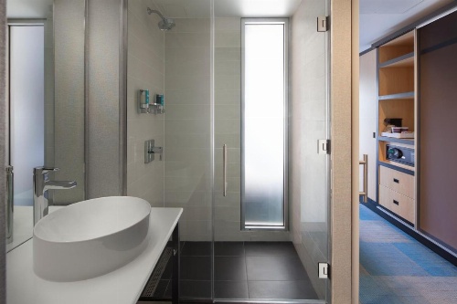 Aloft Long Island City-Manhattan View image 1